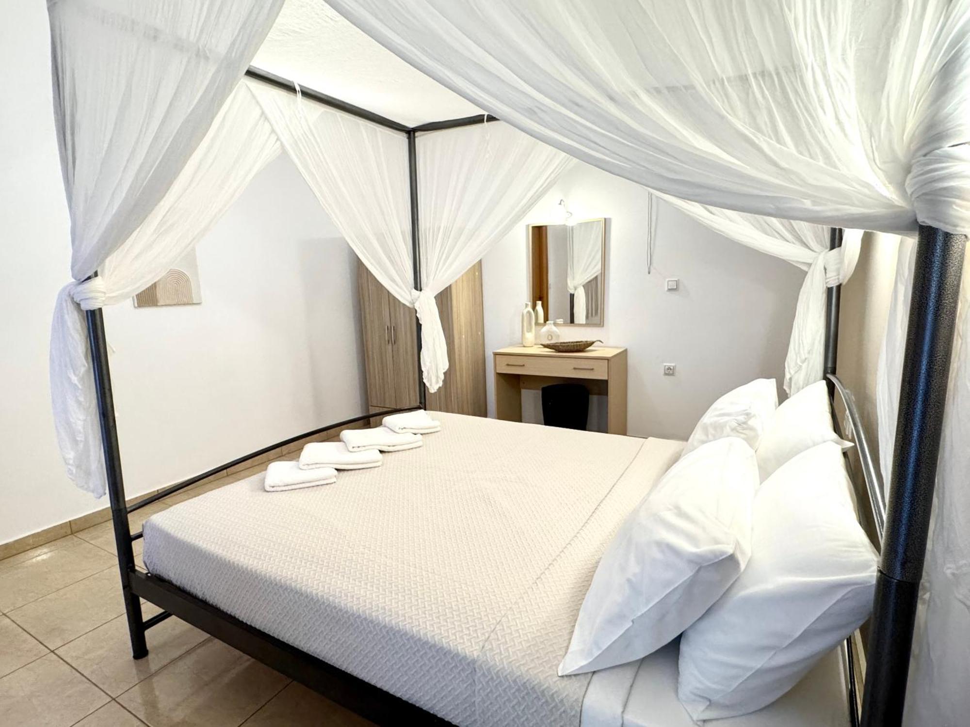 Pachia Ammos Aparthotel